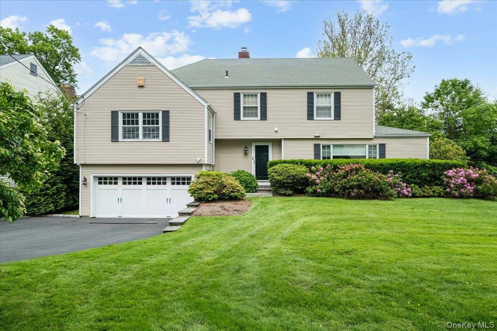 Photo of 11 Tyler Road, Scarsdale, NY 10583 (MLS # 986927)