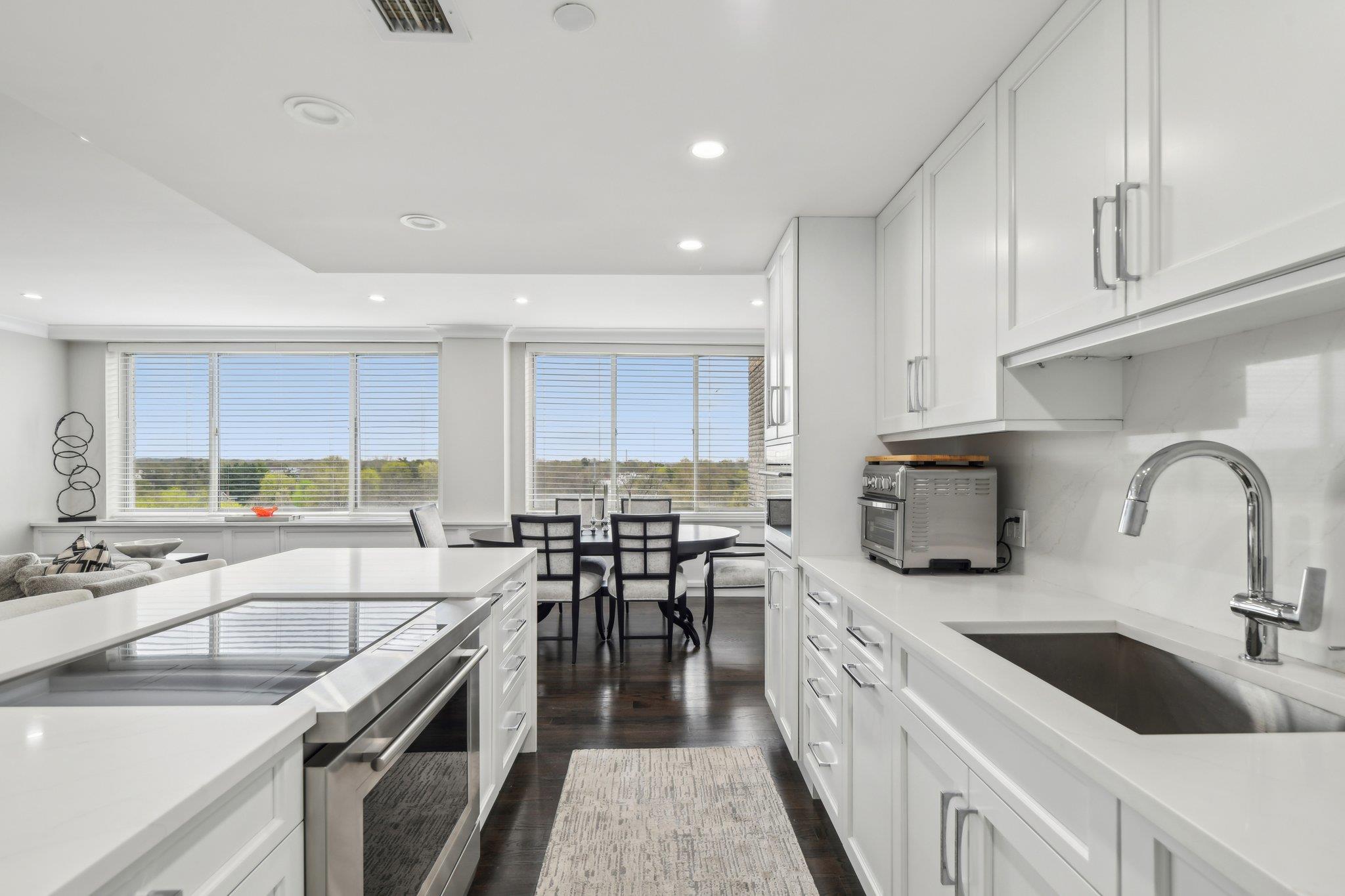100 Hilton Avenue #901, Garden City, New York image 7