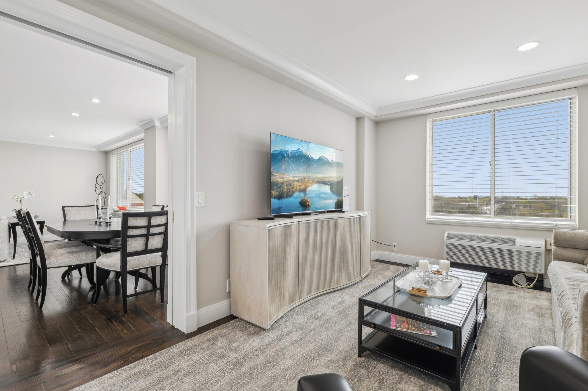 100 Hilton Avenue #901, Garden City, New York image 16
