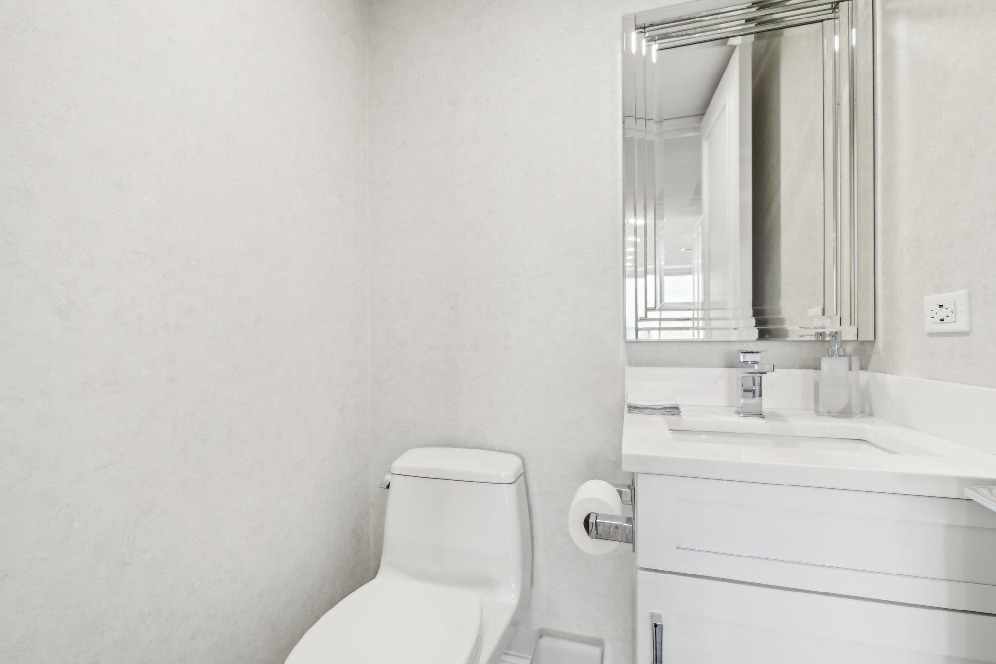 100 Hilton Avenue #901, Garden City, New York image 32