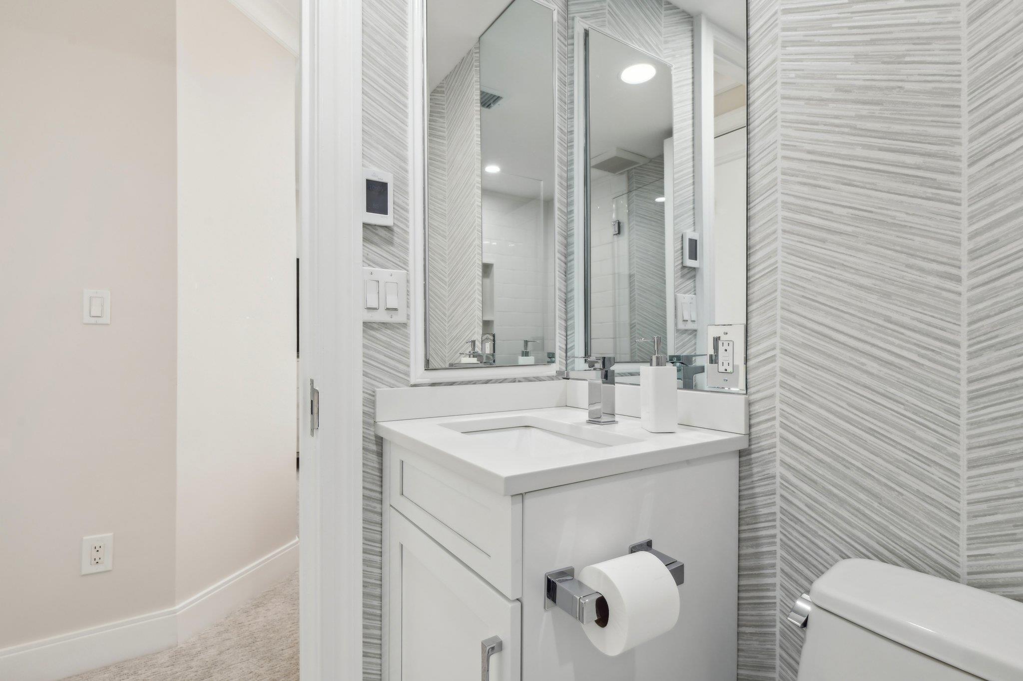 100 Hilton Avenue #901, Garden City, New York image 33