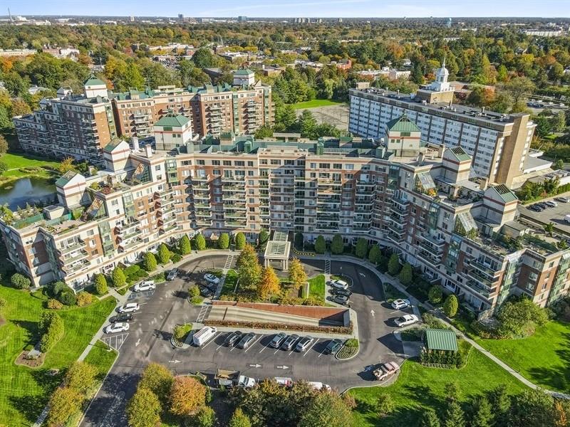 100 Hilton Avenue #901, Garden City, New York image 2