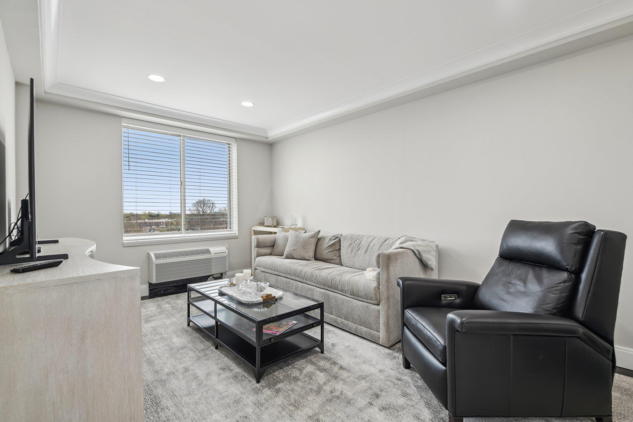 100 Hilton Avenue #901, Garden City, New York image 17