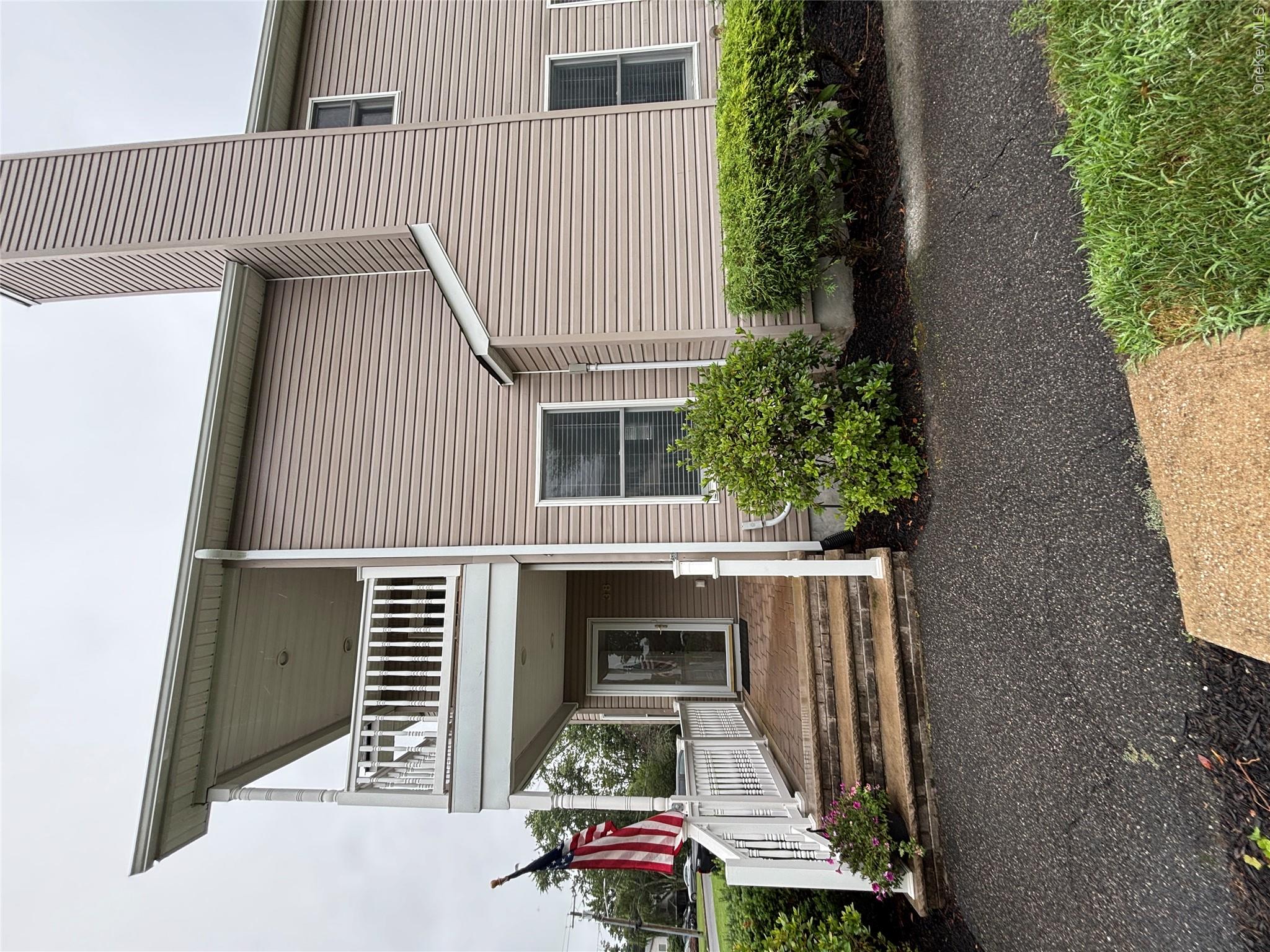 38 Hallock Avenue - Photo 2