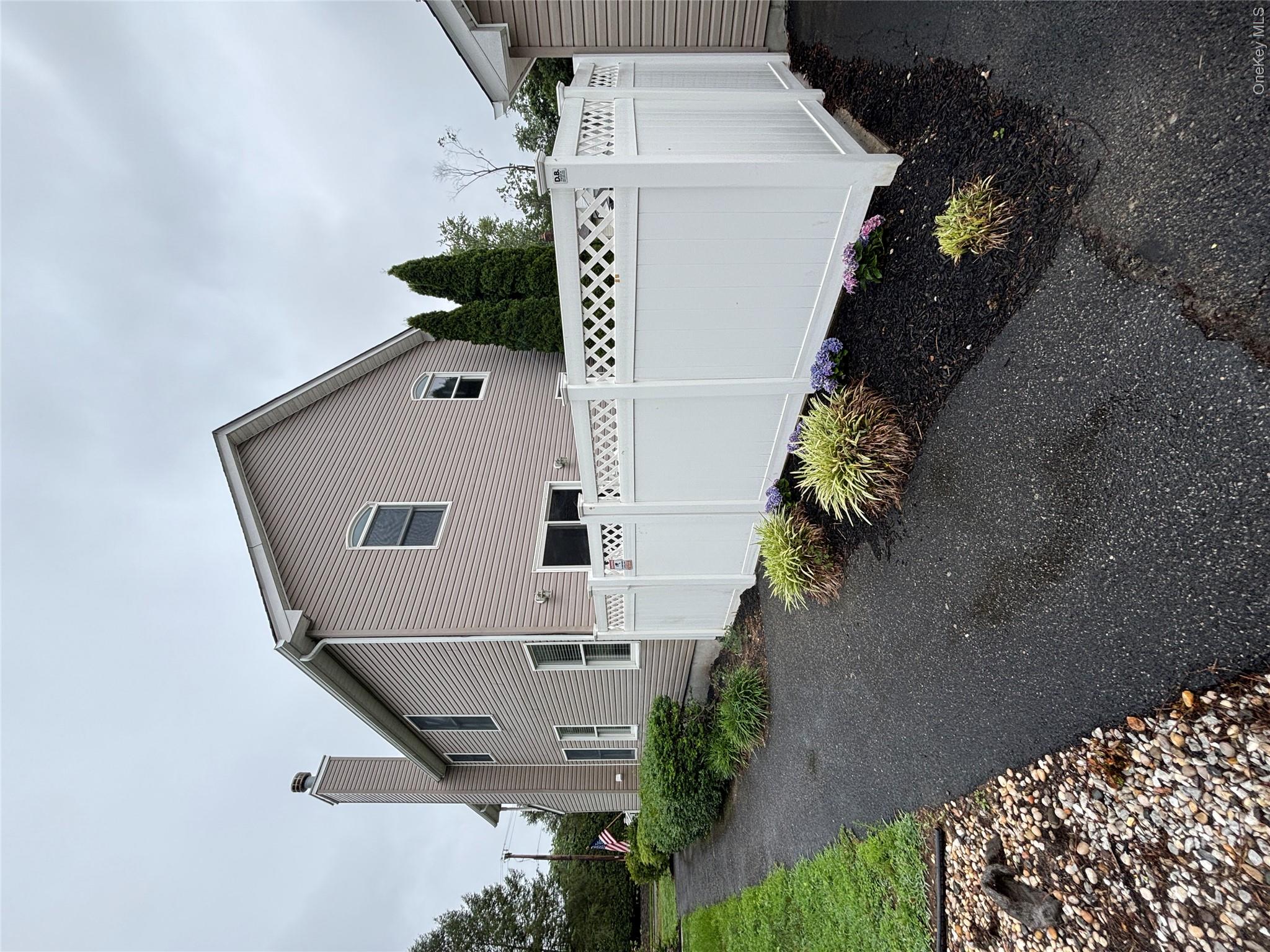 38 Hallock Avenue - Photo 3