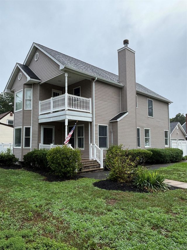 38 Hallock Avenue