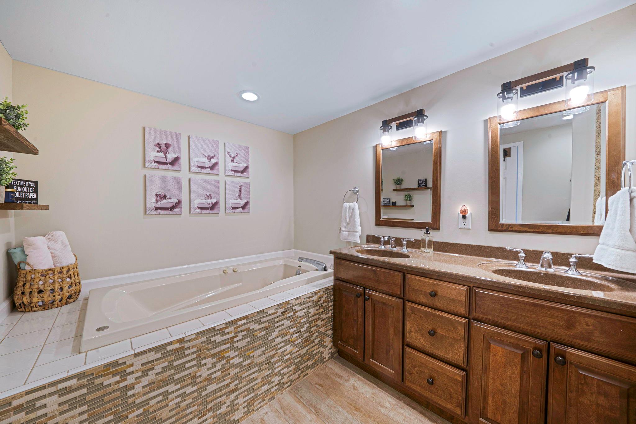 22 Torrey Pine Lane, Medford, New York image 19