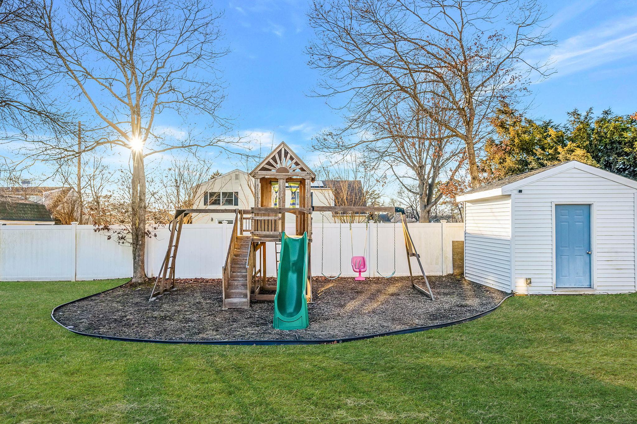 22 Torrey Pine Lane, Medford, New York image 26