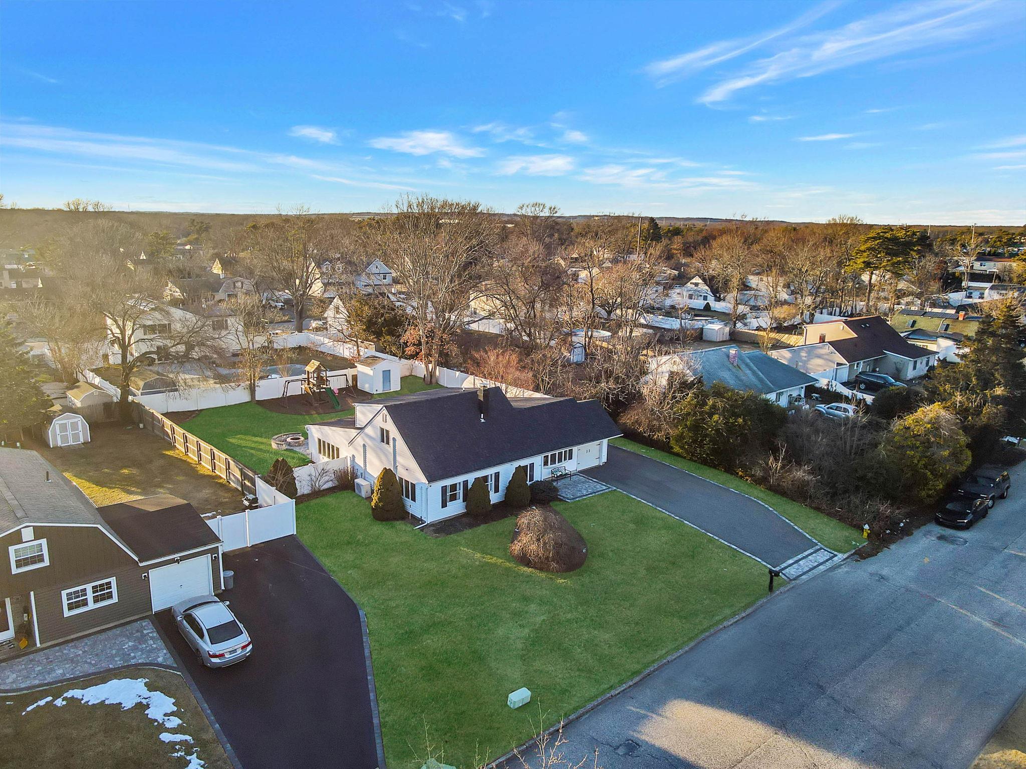 22 Torrey Pine Lane, Medford, New York image 3
