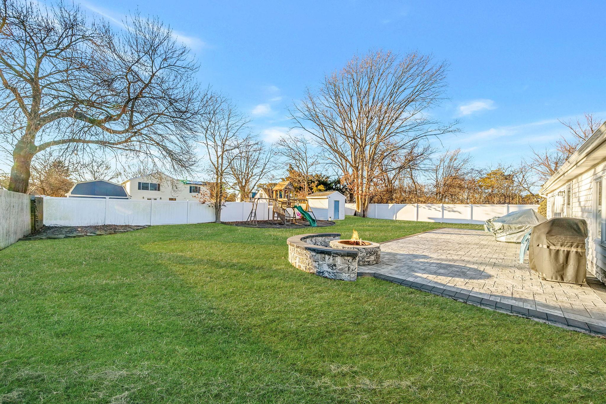 22 Torrey Pine Lane, Medford, New York image 27