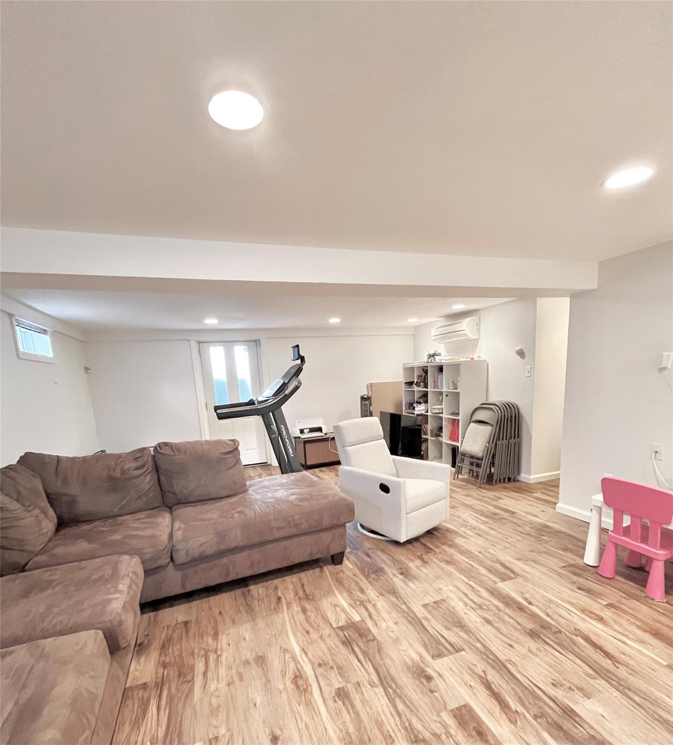23 Broadway, New Hyde Park, New York image 16