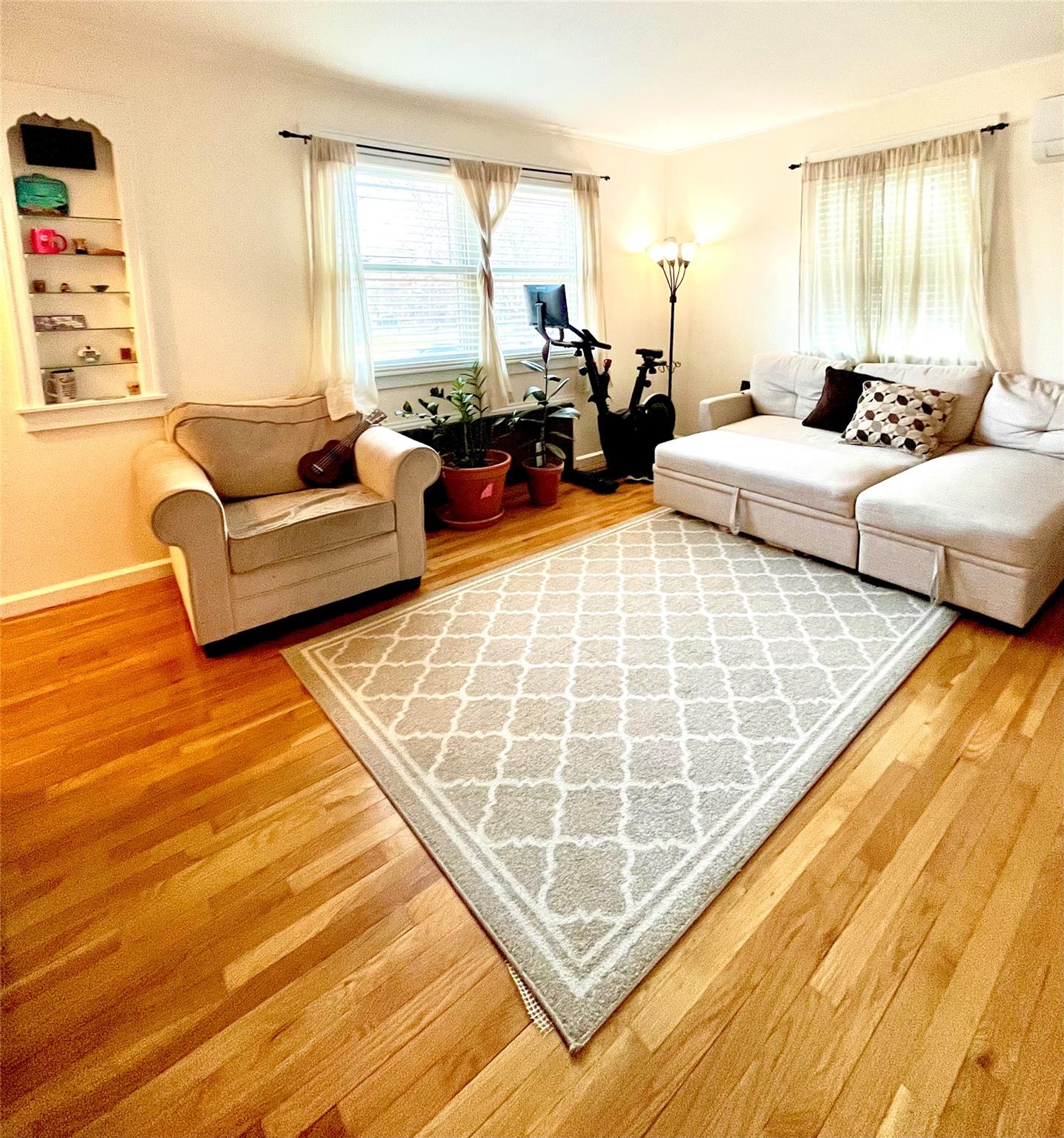 23 Broadway, New Hyde Park, New York image 2