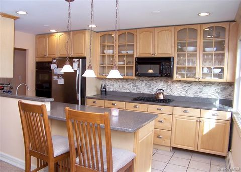 Photo of 460 Old Town Road #7K, Port Jefferson Station, NY 11776 (MLS # 895943) Photo of 460 Old Town Road #7K, Port Jefferson Station, NY 11776 (MLS # 895943)