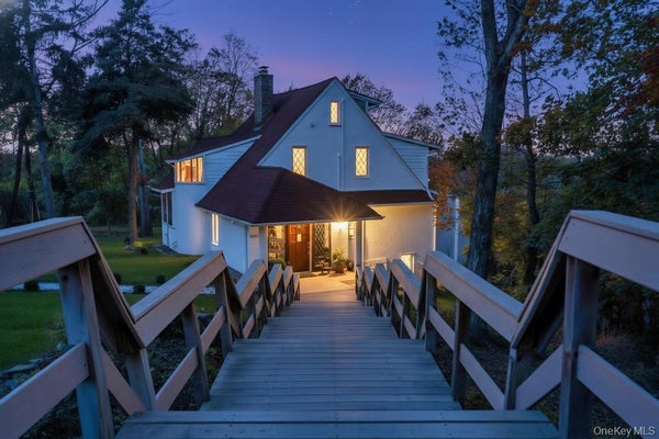 11 BUENA VISTA RD, PORT JEFFERSON, NY 11777 - Image d4a7c8492b81eb2eda2c40c6974cb960/3971675082
