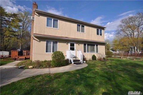 Photo of 18 Larsen Avenue, Smithtown, NY 11787 (MLS # 1063231)