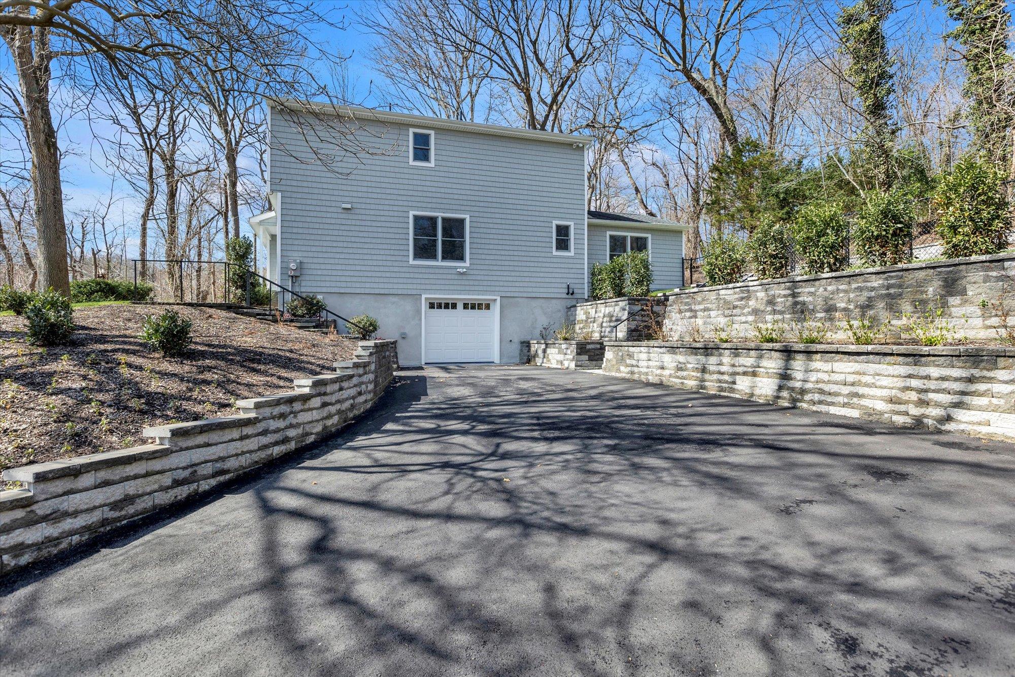 265 Woodbury Road, Huntington, New York image 23