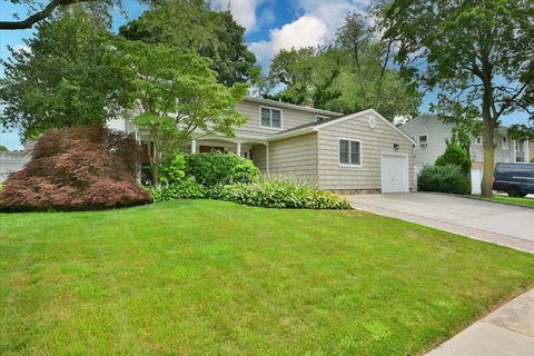 7 Albergo Lane Syosset NY 11791