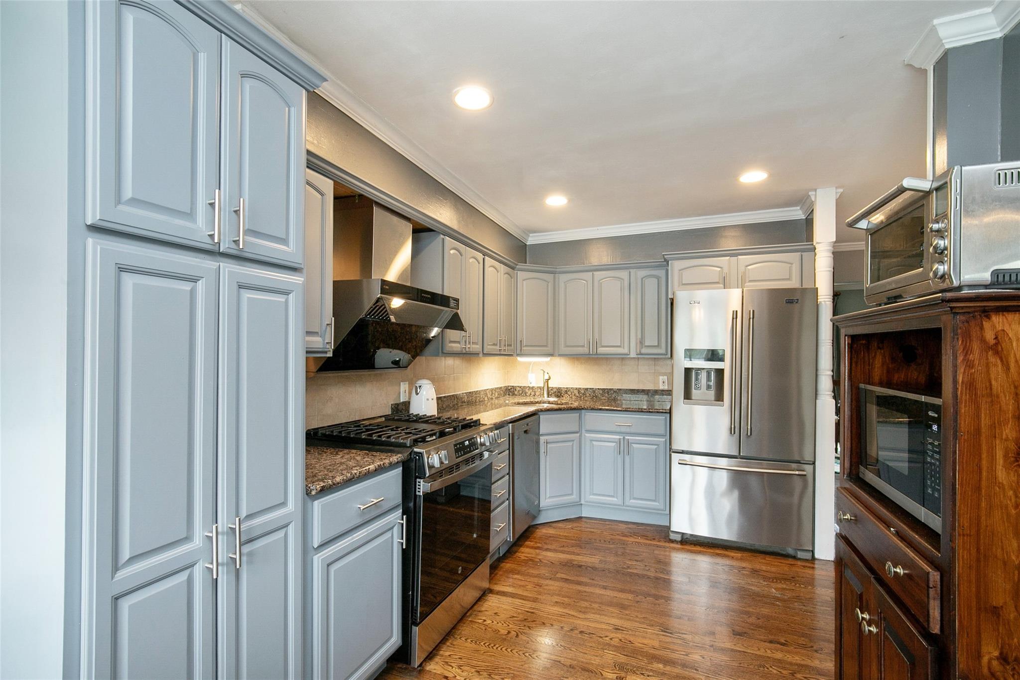 6 Willow Drive, Massapequa Park, New York image 6