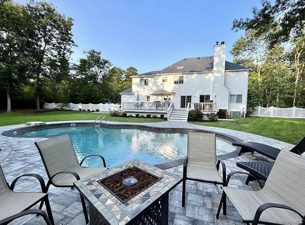 Photo of 15 Silas Woods Road, Manorville, NY 11949 (MLS # 1001375)