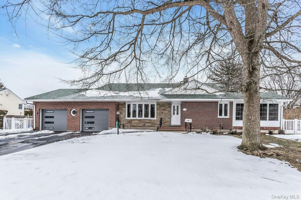 Photo of 56 Dowsing Place, Amityville, NY 11701 (MLS # 965580)