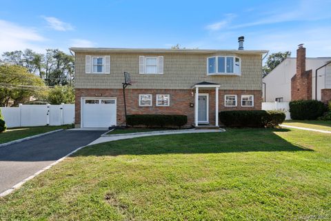 Photo of 1040 Donna Court, Baldwin, NY 11510 (MLS # 919422)