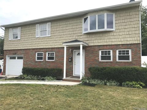 Photo of 1040 Donna Court, Baldwin, NY 11510 (MLS # 919422)