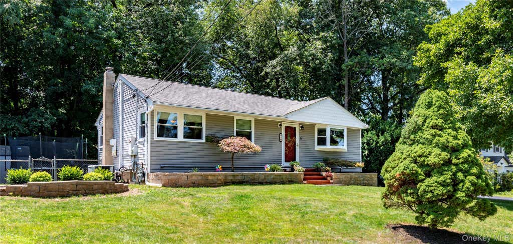 Photo of 5 Nelson Place, Nanuet, NY 10954 (MLS # 1039815)