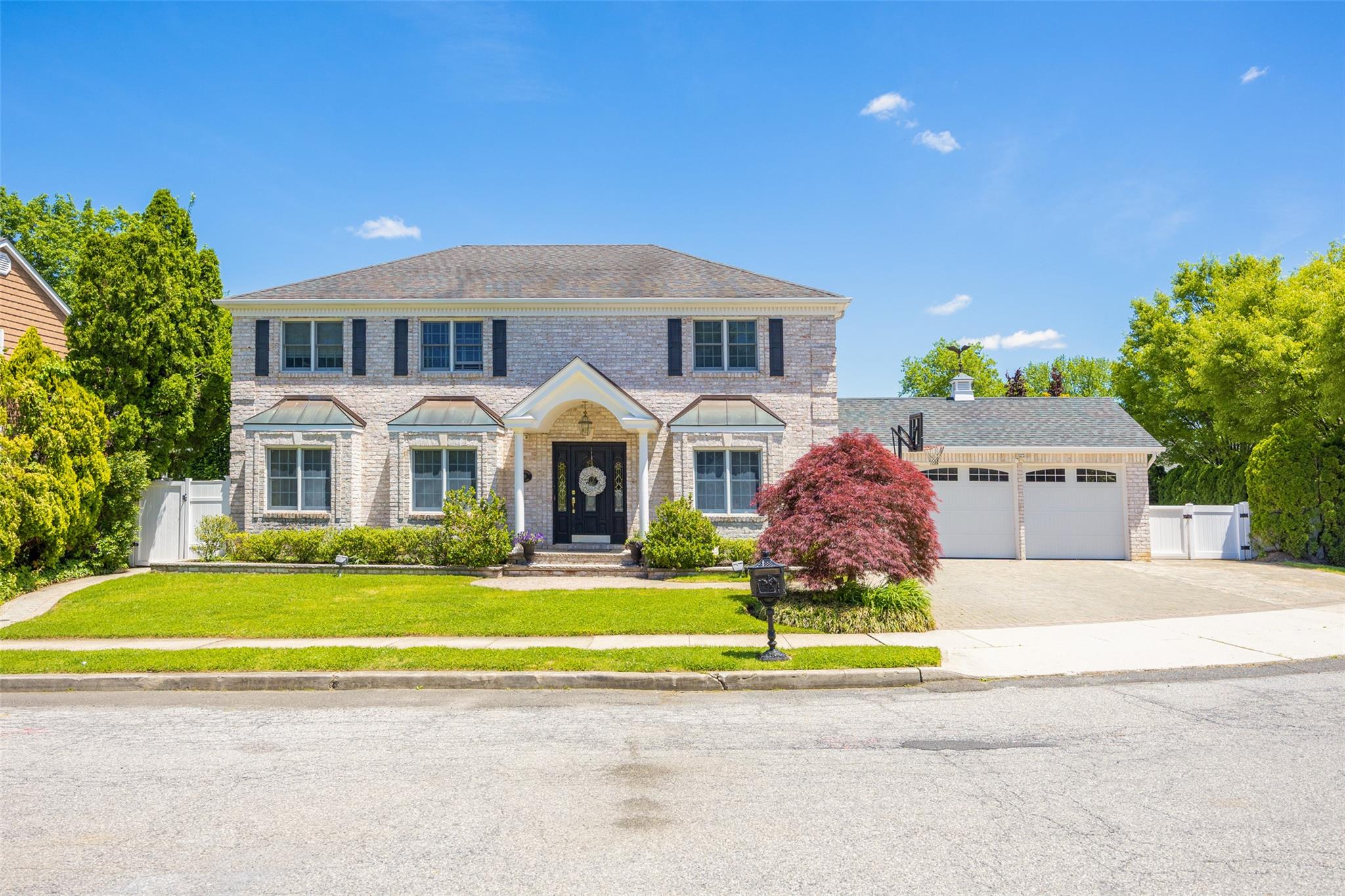 30 Knoll Lane, Glen Head, New York image 2