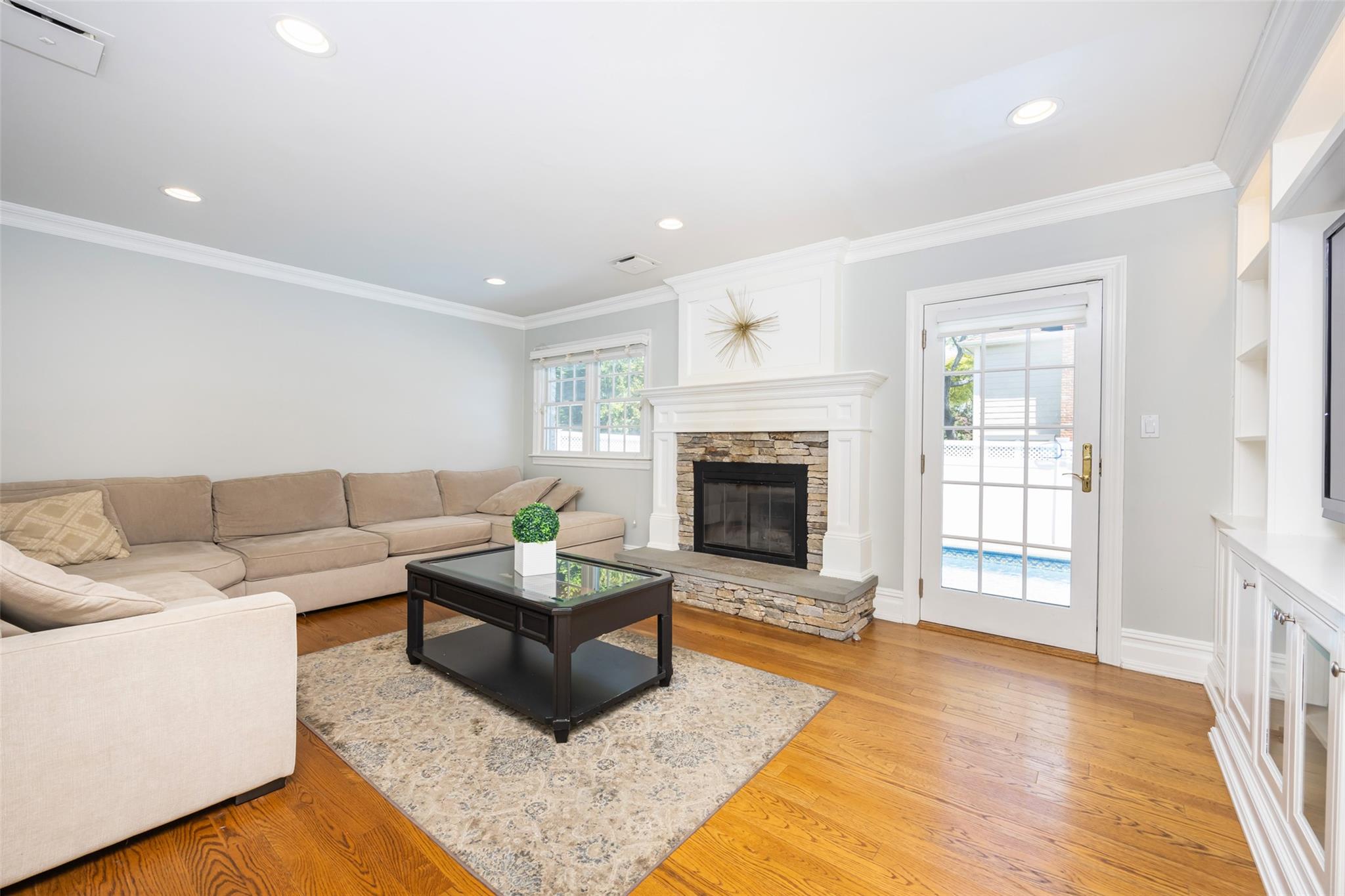 30 Knoll Lane, Glen Head, New York image 7
