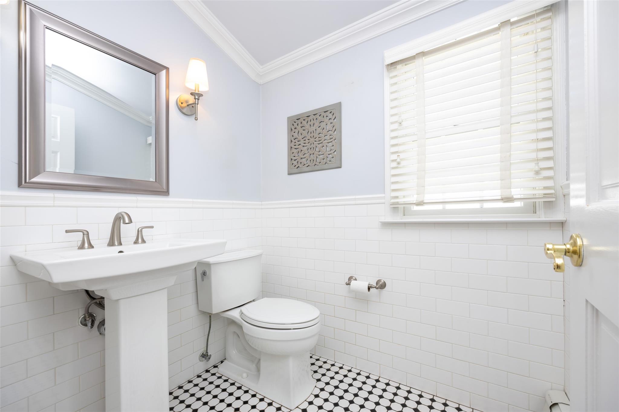 30 Knoll Lane, Glen Head, New York image 10