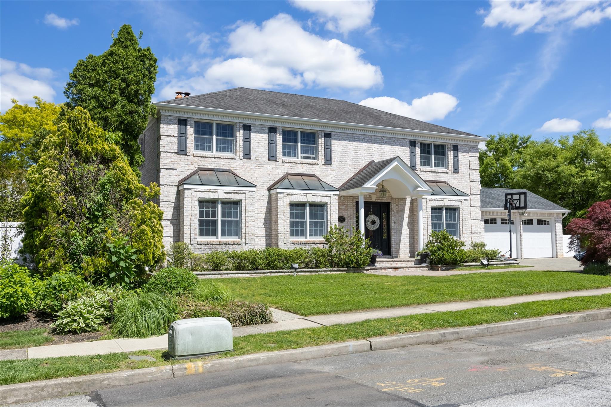 30 Knoll Lane, Glen Head, New York image 1