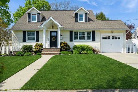 147 Plitt Avenue Farmingdale NY 11735