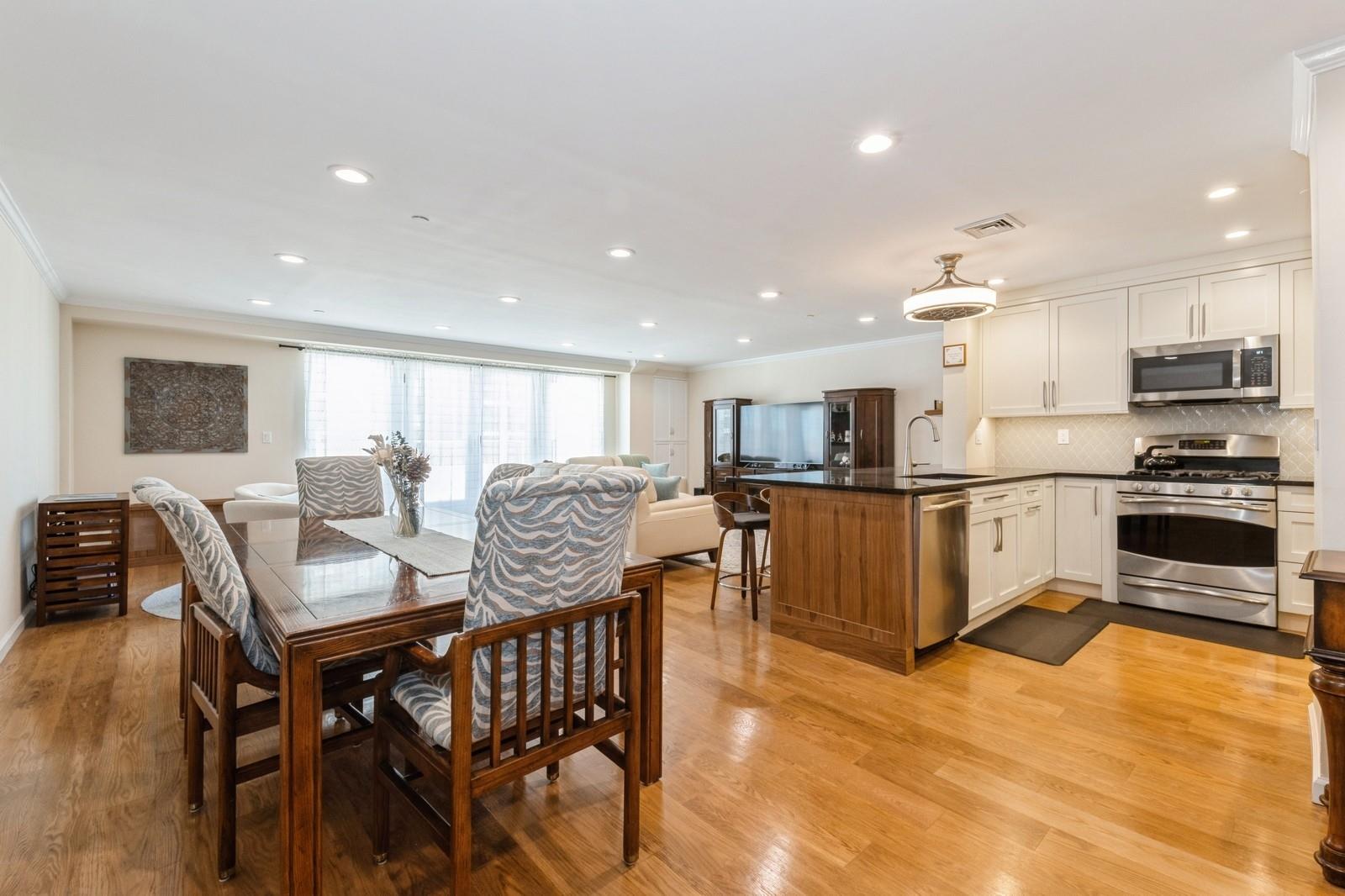 260 W Broadway 2B