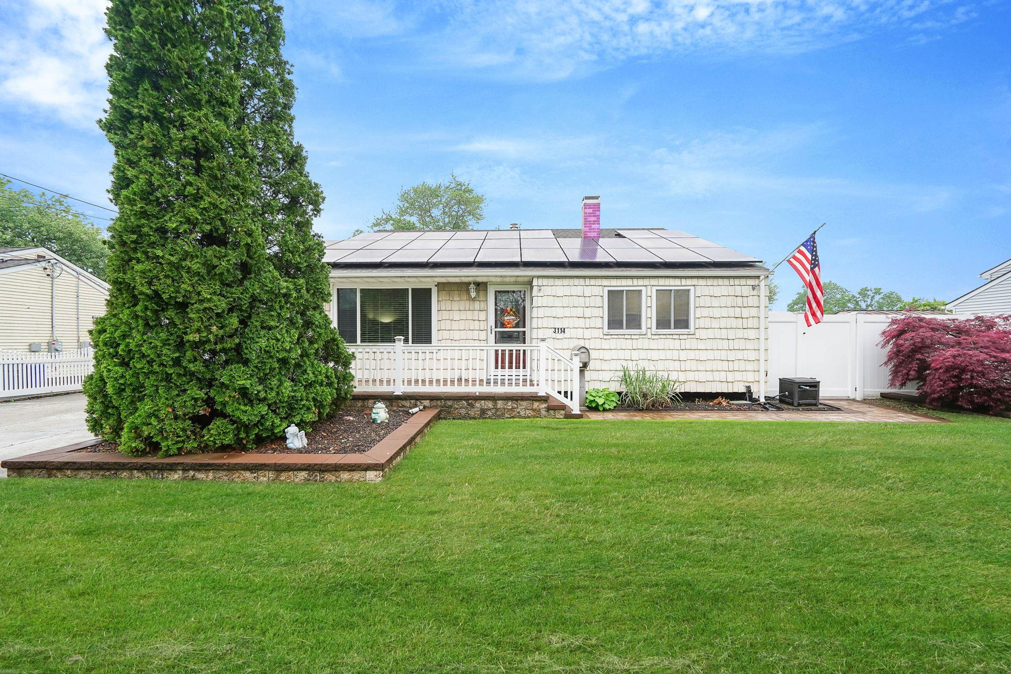 3114 Falcon Avenue, Medford, New York image 1