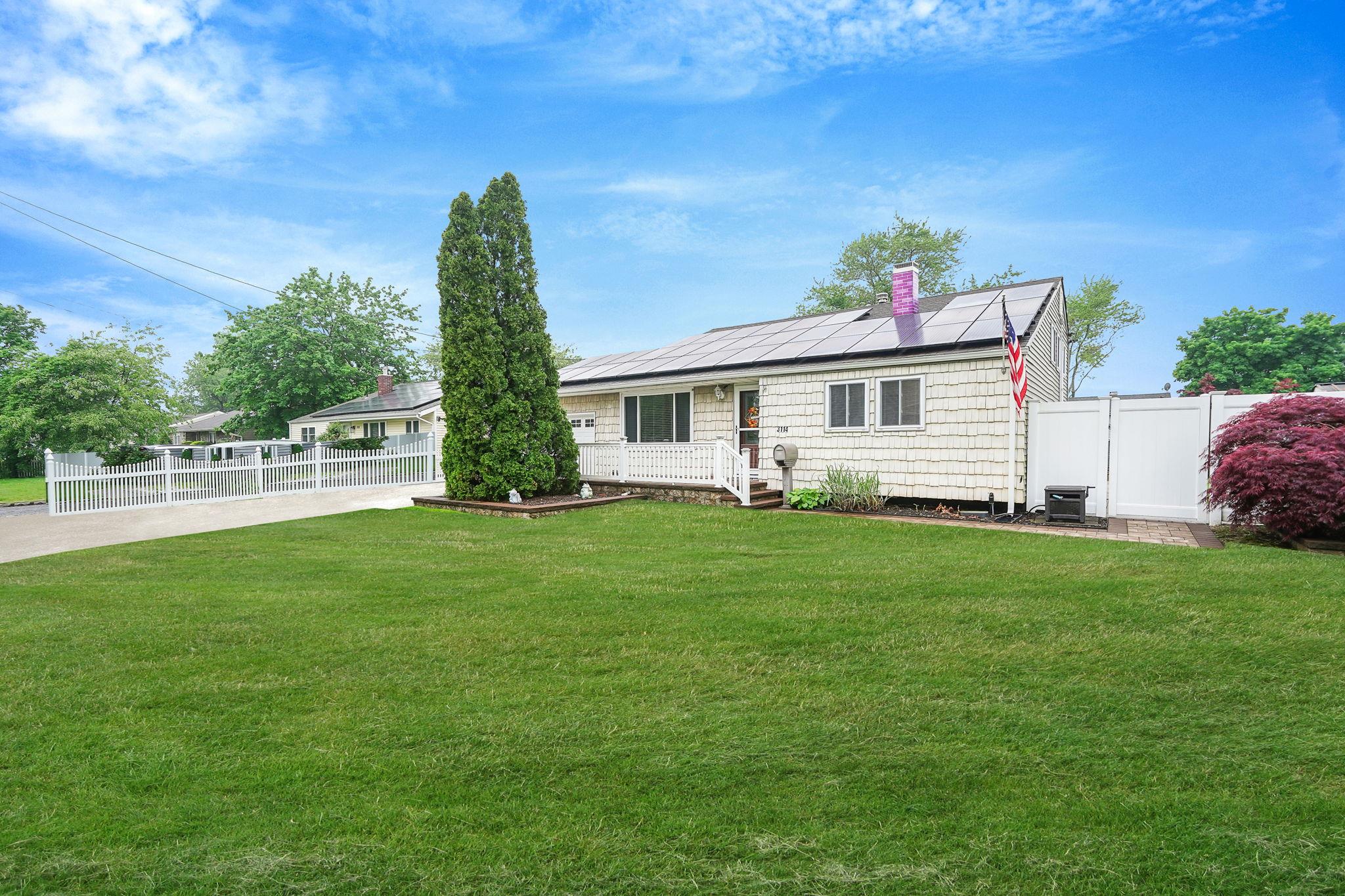 3114 Falcon Avenue, Medford, New York image 2