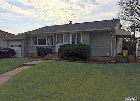 Homes For Rent - 161 Dartmouth Drive<br/> Hicksville, NY 11801