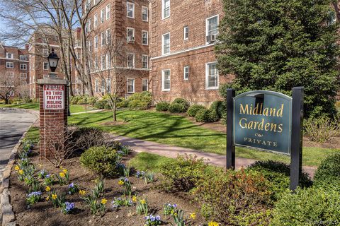 Photo of 6 Midland Gardens #4B, Bronxville, NY 10708 (MLS # 985273)
