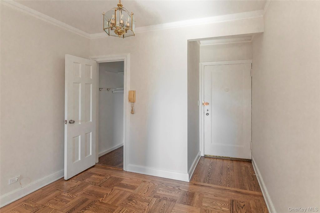 Photo of 6 Midland Gardens #4B, Bronxville, NY 10708 (MLS # 985273)