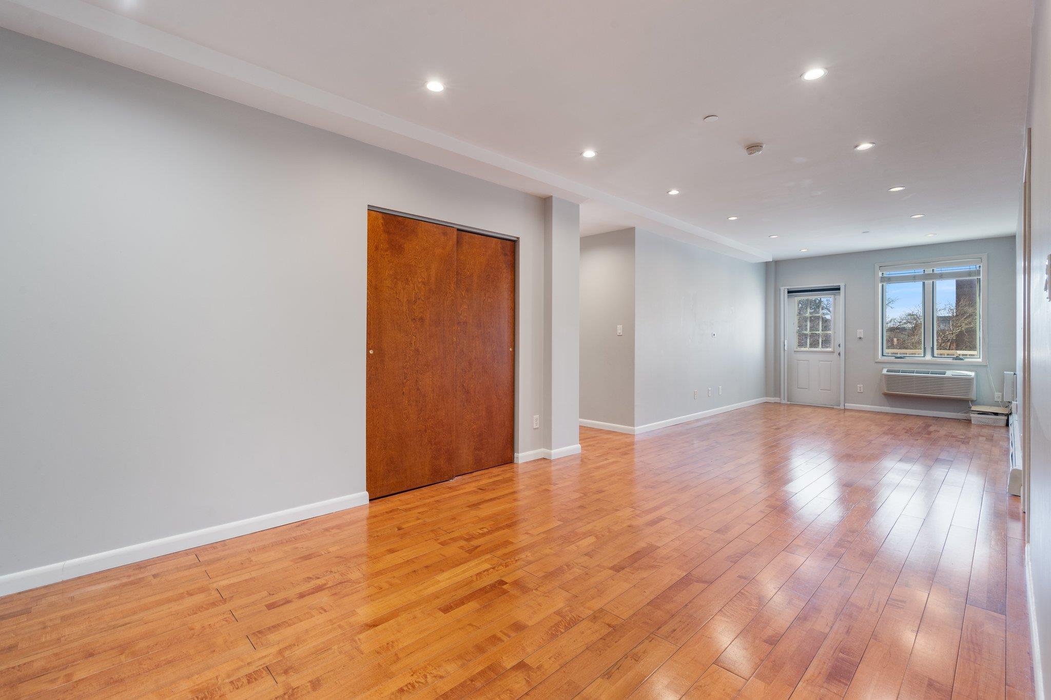 Property for Sale at 149th Place 4A, Flushing, Queens, NY - Bedrooms: 3 
Bathrooms: 2 
Rooms: 7  - $978,000