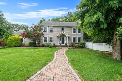 Homes For Sale - 8 Old Orchard Court<br/> Rocky Point, NY 11778