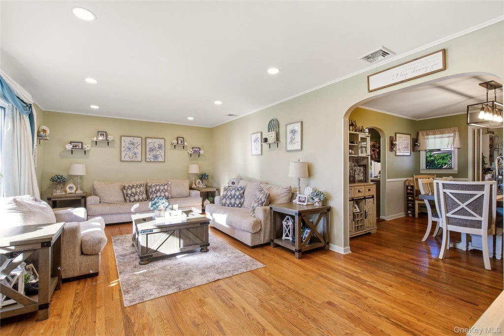 Photo of 35 Wyant Avenue, Ronkonkoma, NY 11779 (MLS # 1060092)