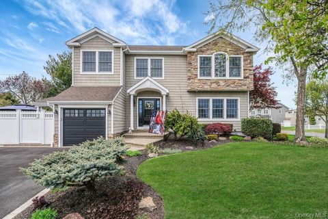 512 Heathcliff Drive Seaford NY 11783