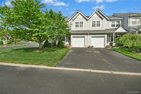Condo For Sale - 81 Sprucewood Boulevard<br/> Central Islip, NY 11722