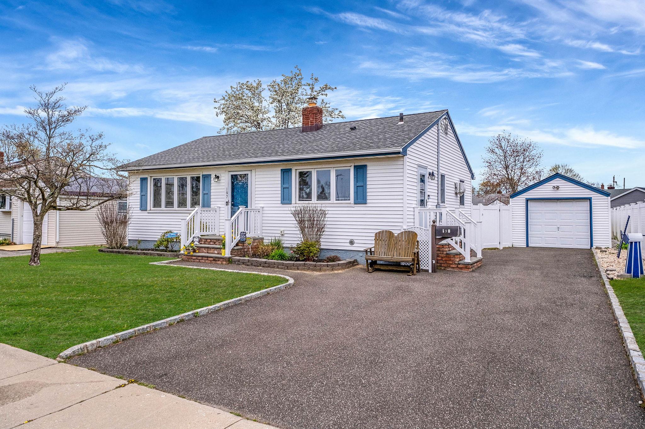 197 Arnold Avenue, West Babylon, New York image 1