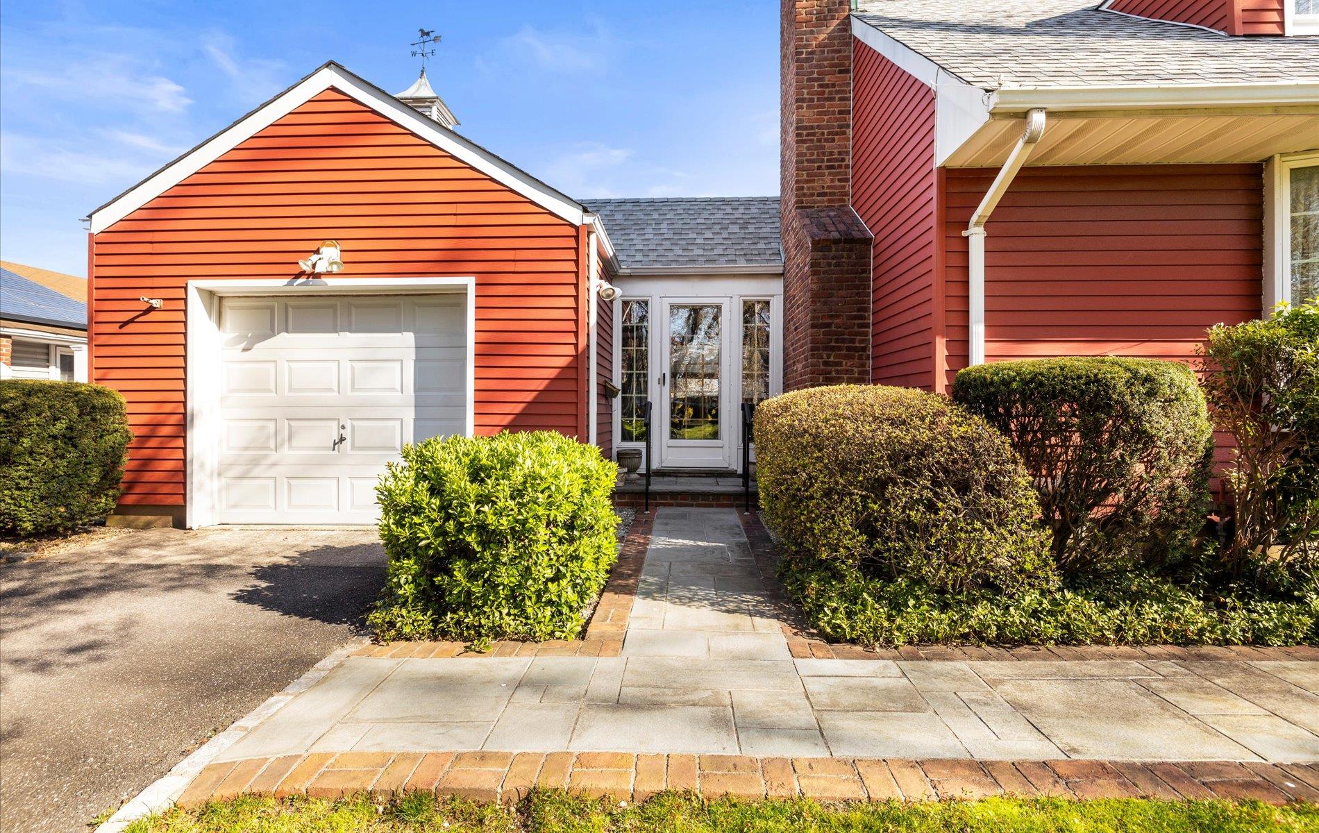 11 Peter Avenue, Bayville, New York image 3