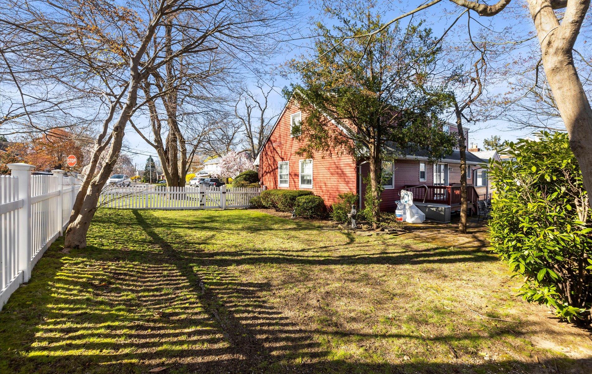 11 Peter Avenue, Bayville, New York image 32