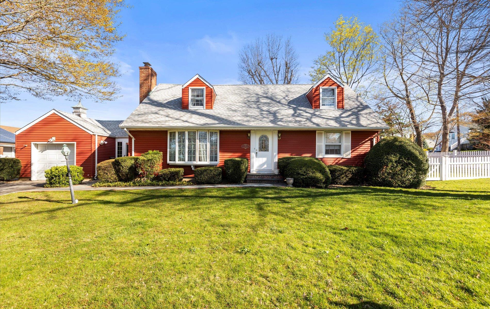 11 Peter Avenue, Bayville, New York image 1