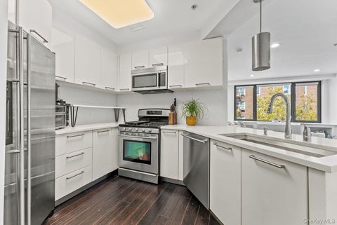 Photo of 6405 Yellowstone Boulevard #414, Forest Hills, NY 11375 (MLS # 923784)