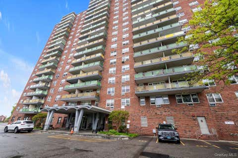Homes For Sale - 1841 Central Park Avenue #8G<br/> Yonkers, NY 10103