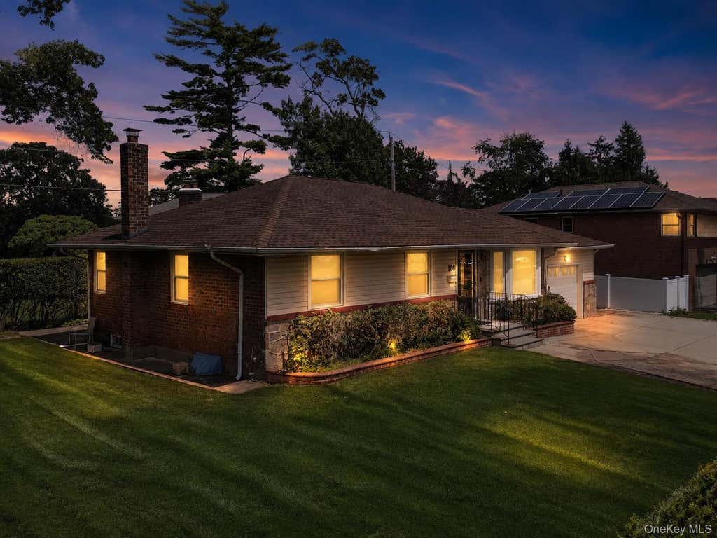 Photo of 108 Marcus Avenue, New Hyde Park, NY 11040 (MLS # 1034978)
